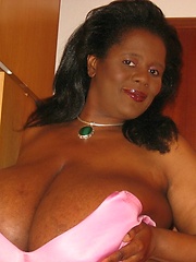 Busty Shar Nitzapanus - black mama with giant tits1