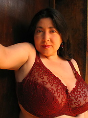 Busty latin woman Diana 34HH in tight red bra