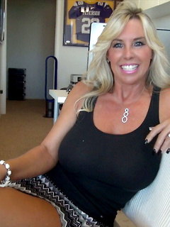 mature model Wifey